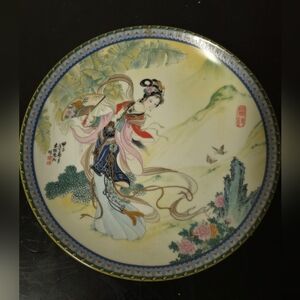 Vintage Decorative Asian-Inspired Collectable Plate with Elegant Design